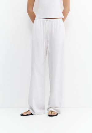 PULL&BEAR RUSTIC - JOGGER - Nadrágok - white