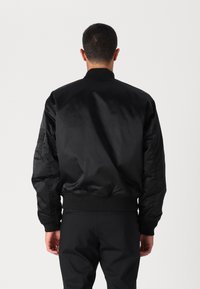 Lacoste Bomber bunda - black