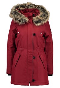 Röd parka-jacka med ett foder av päls i huvan, elastisk midja, knappstängning och två sidofickor. Har en slät tygtextur och svarta detaljer.