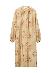 Abito lungo con bottoni in tessuto beige chiaro con un motivo floreale in tonalità rosse attenuate. Presenta maniche raglan e scollatura arricciata.