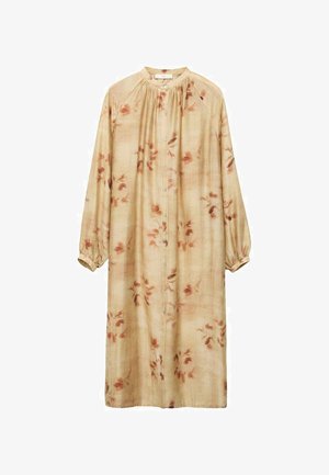 Abito lungo con bottoni in tessuto beige chiaro con un motivo floreale in tonalità rosse attenuate. Presenta maniche raglan e scollatura arricciata.