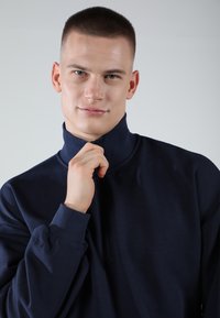 EOSELIO UNISEX ELEVATE - Sweatshirt - midnight navy
