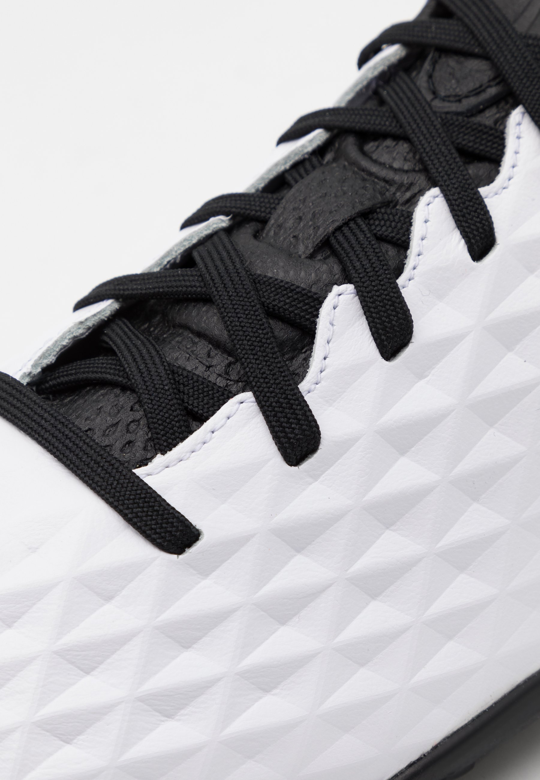 black and white tiempo