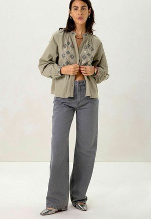 MIT WEITEM - Jeans Relaxed Fit - grau