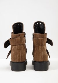 Inuovo Botines camperos - ochre