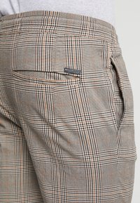 Jack & Jones Pantalon classique - brown