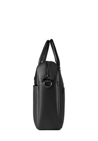 Bolso de cuero sintético negro con cierre de cremallera y dos asas. Cuenta con un bolsillo lateral y un acento de anillo metálico. Textura suave, forma rectangular.