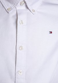 Tommy Hilfiger BOYS OXFORD - Camicia - bright white