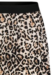 Falte Rock mit einem schwarzen elastischen Bund, mit einem Leopardenmuster in Beige und Schwarz auf einem hellbeigen Hintergrund.