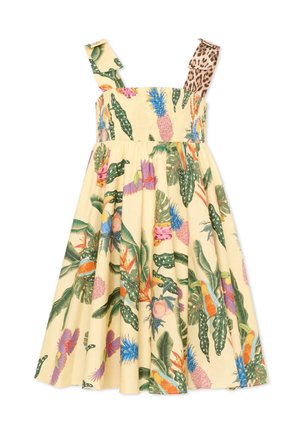Żółta sukienka bez rękawów z tropikalnym nadrukiem liści, ananasów, brzoskwiń i kolorowych papug, z jedną ramiączkiem w panterkę.