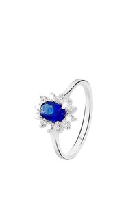 Zilveren ring met een ovale blauwe edelsteen omringd door kleine heldere stenen, met een gladde, gepolijste band en een bloemachtig ontwerp.