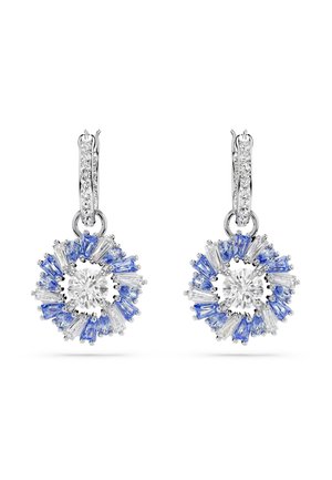 Krožne uhane z osrednjim prozornim kamnom, obdanim z modrimi in prozornimi kamni v baguette rezanju, z sijočim srebrnim tonom.