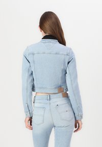 Tommy Jeans VIVIANNE BIKER JACKET - Giacca di jeans - light blue denim