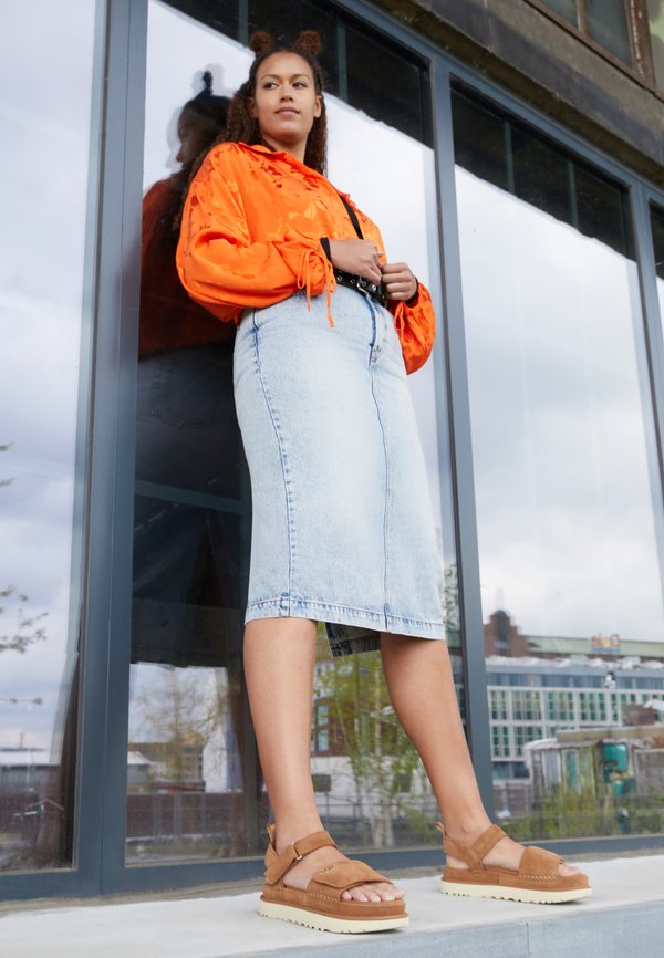 GOLDENSTAR - Platform sandals - chestnut