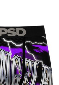 Fekete boxer alsónadrágok lila és ezüst villámgrafikával rendelkeznek, széles fekete derékszíjjal, amin szürkével van feltüntetve a "PSD" felirat.