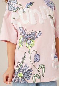 Next FLOWER SEQUIN  - Printtipaita - pink