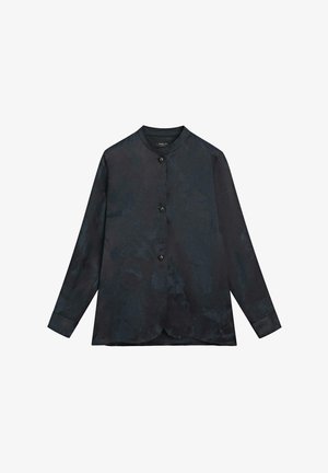 Camicia blu scuro con bottoni, collo rotondo, maniche lunghe e tessuto liscio. Presenta quattro bottoni sul davanti e un orlo curvo.