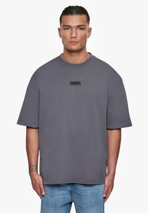 HEAVY FRONT PATCH - Paprasti marškinėliai - steel grey