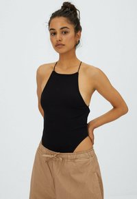 Stradivarius NAHTLOSER MIT MODISCHEM RÜCKEN  - Top - black
