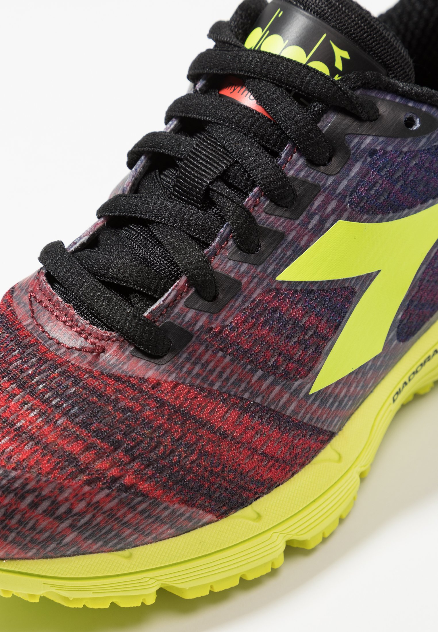 diadora mythos blushield elite 2