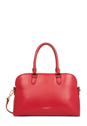 Czerwona skórzana torebka Lancaster Paris z podwójnymi uchwytami i złotym metalowym wykończeniem, o kształcie prostokątnym z usztywnioną strukturą, wyposażona w odpinany pasek na ramię.