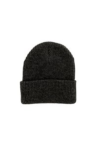 Gorro negro de punto con textura acanalada, con un puño doblado. Diseño simple y color uniforme en toda la tela.