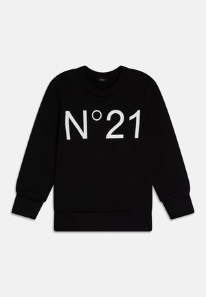 Svart sweatshirt med rund hals, lange ermer og ribbede mansjetter. Har et stort hvitt trykk av "N°21" på forsiden. Myk stofftekstur.
