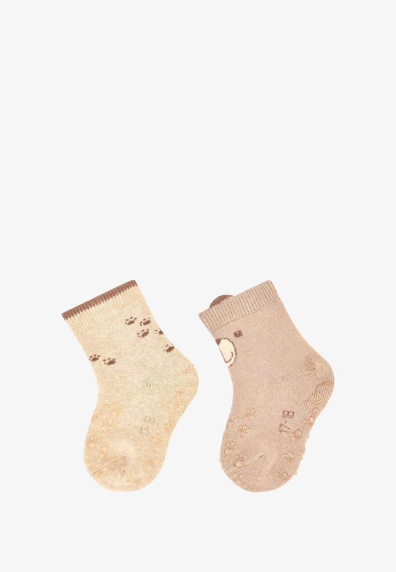 Ein Paar Kleinkind-Socken in Beige und Hellbraun. Eine Socke hat Pfotenabdrücke; die andere zeigt ein Bärengesicht mit strukturierten Griffen an den Sockenböden.
