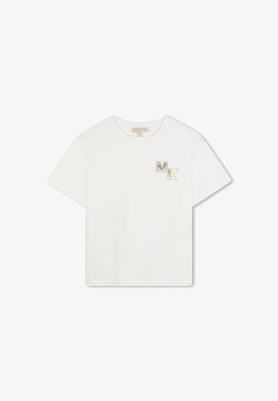 Tricou alb din bumbac cu mâneci scurte, având un mic logo metalic "MK" brodat pe partea stângă a pieptului. Guler simplu, rotund.
