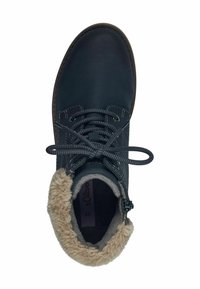 Bottines bleues foncées à lacets avec un col en fausse fourrure, tige en cuir texturé, couture contrastante et détail de fermeture éclair sur le côté.