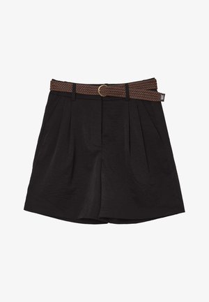 Shorts noirs en tissu texturé, dotés de plis, de poches latérales et d'une ceinture tissée marron avec une boucle circulaire dorée.