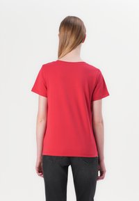 Pepe Jeans BATY - T-shirts med print - royal red