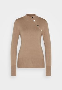 Pull beige ajusté à manches longues avec col montant et détail diagonal de boutons sur l'épaule droite et la poitrine.