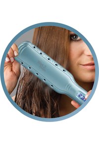 Hårrettetang med metallisk blå kropp, med ventilasjonshull og digital temperaturvisning, designet for bruk på vått hår.
