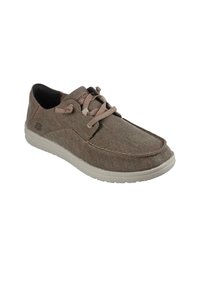 Zapato textil marrón con un diseño suave y curvado. Cuenta con una suela acolchada, cordones en la parte delantera y un sutil detalle de logo en el costado.