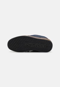 Globe FUSION - Riedlenčių batai - navy/grey