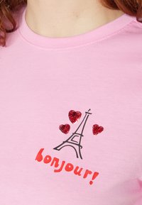 ONLY ONLKITA LIFE HEART TOP BOX - Marškinėliai su spaudiniu - begonia/pink