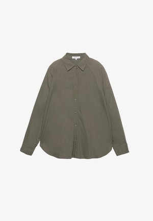 Langærmet olivengrøn knap-op-skjorte med spids krave og manchetter, lagt fladt på en hvid baggrund.