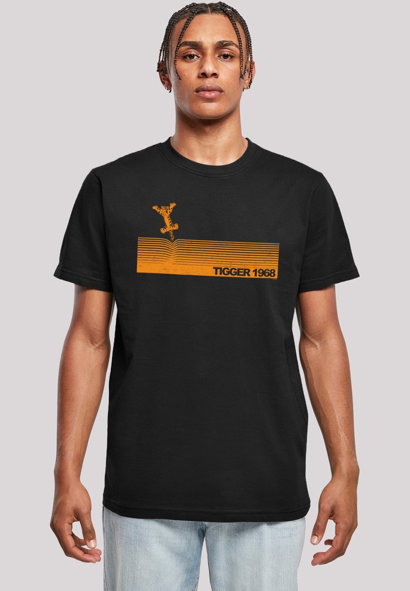 Juodas medvilninis marškinėliai su oranžine grafika, horizontaliais dryžiais ir užrašu "TIGGER 1968". Trumpomis rankovėmis ir apvali iškirpte.