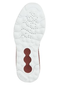 Witte rubberen buitenzool met gestructureerde patronen en ventilatiegaten, voorzien van een rode accenten in het midden en geperst merklogo.