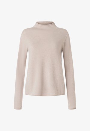 Jasnobeżowy sweter z długim rękawem i wysokim, półgolfowym kołnierzem, o miękkiej fakturze i luźnym kroju. Tkanina wygląda na przytulną i lekko fakturowaną.