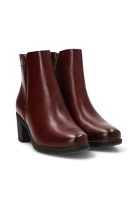 Botines de cuero burdeos con un acabado suave, tacón cuadrado, cremallera lateral y un sutil detalle de costura en el lateral. Suela de goma negra.