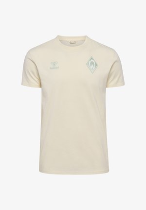 Ljusbeige bomulls t-shirt med kort ärm, med en grön diamantlogotyp och ett litet grönt "hummel" emblem på bröstet.