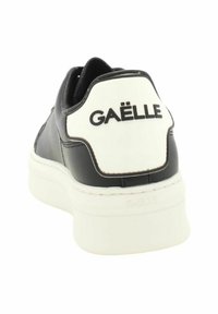 GAeLLE Sneakers basse - black
