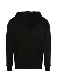 Sudadera con capucha negra, con borde acanalado en el dobladillo y los puños, textura suave, con un ajuste estándar y sin marcas o gráficos visibles.