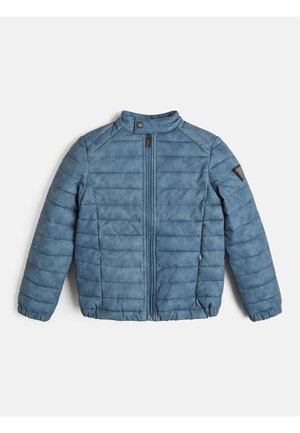 Veste matelassée bleue avec fermeture éclair intégrale à l'avant, col pressionné, poignets et ourlet élastiques, et patch logo triangulaire sur la partie supérieure de la manche gauche.