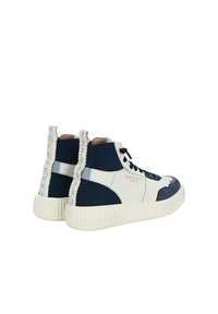 High-Top-Sneaker aus marineblauem Stoff, mit cremefarbenen Lederakzenten, strukturiertem Rückenteil und fester Gummisohle. Mit goldener Logodetail.