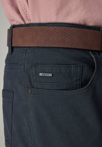 Next BELTED PRINTED STYLE SLIM FIT - Nadrágok - navy blue