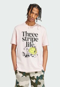 adidas Sportswear POSITIVITY GRAPHIC - Triko s potiskem - sandy pink