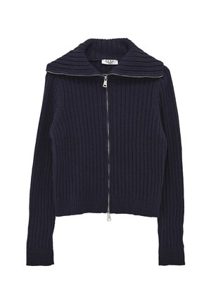 Marineblauwe ribgebreide trui met ritssluiting, voorzien van een grote opgevouwen kraag en lange mouwen. Heeft een zilveren ritssluiting en een strakke, cropped pasvorm.